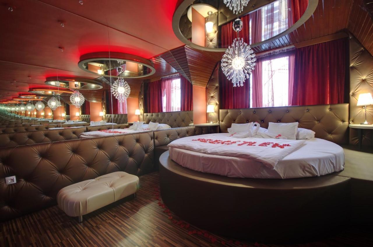 Hotel Corvin Gyula Bagian luar foto