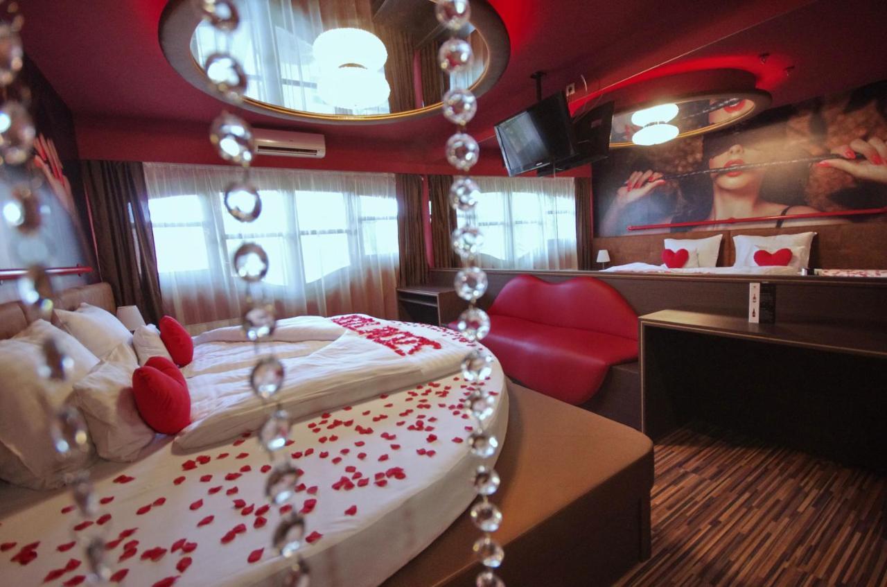 Hotel Corvin Gyula Bagian luar foto