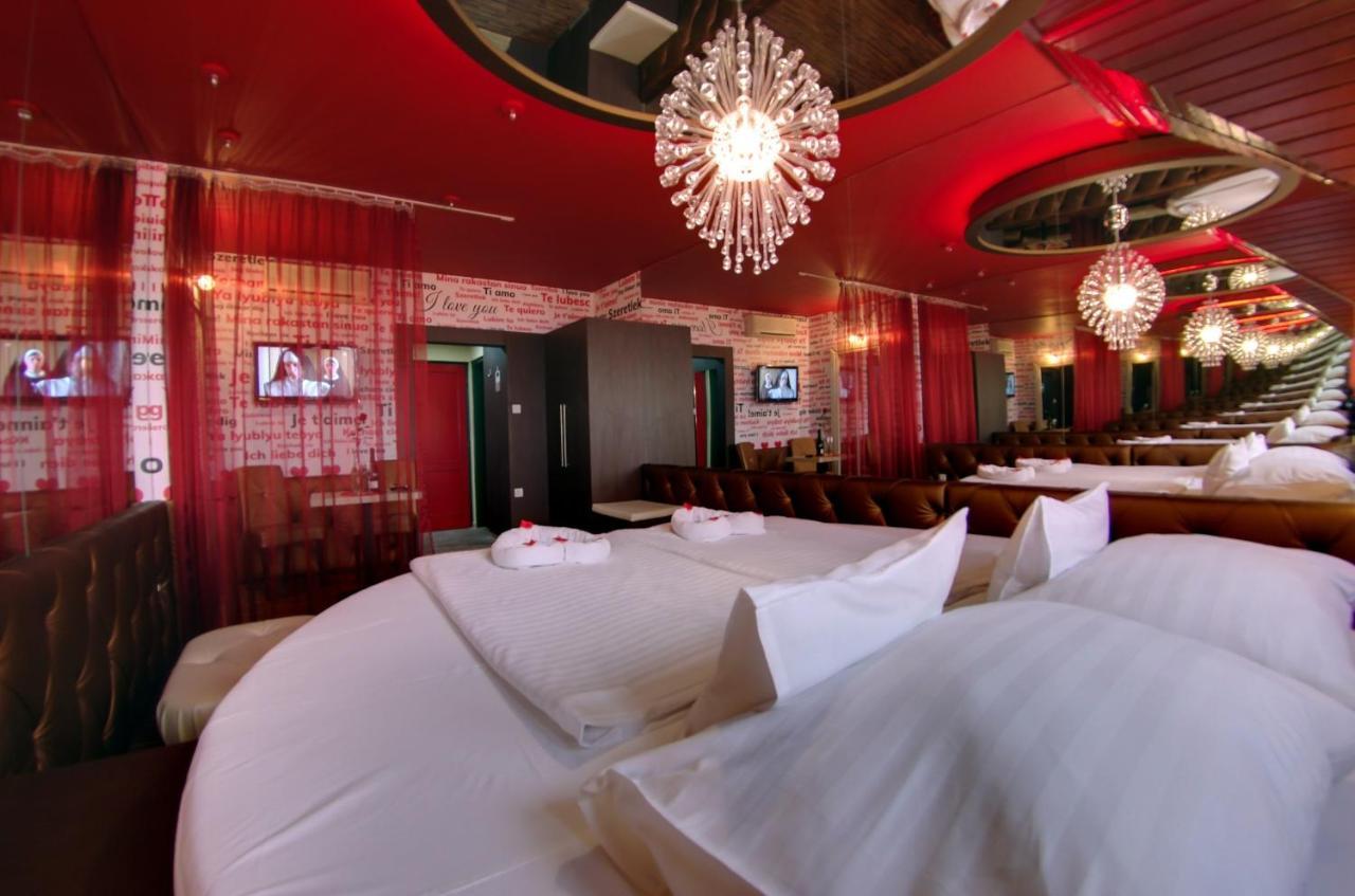 Hotel Corvin Gyula Bagian luar foto