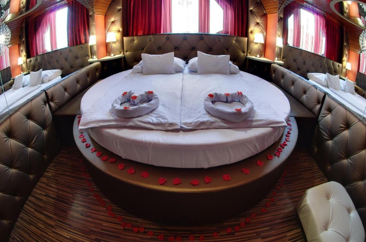 Hotel Corvin Gyula Bagian luar foto