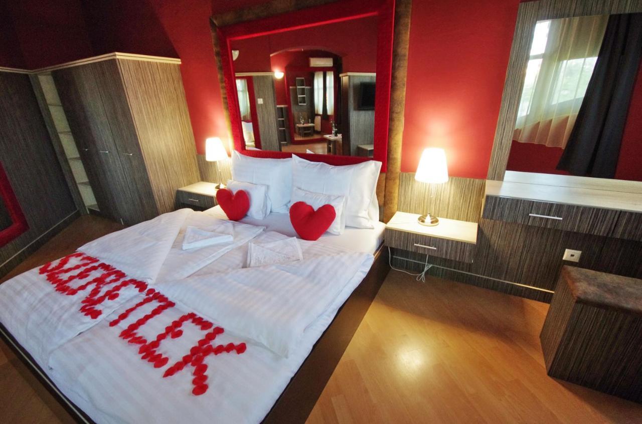 Hotel Corvin Gyula Bagian luar foto