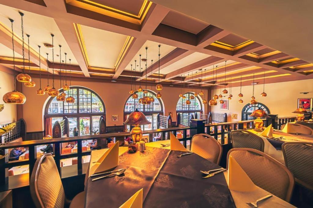 Hotel Corvin Gyula Bagian luar foto