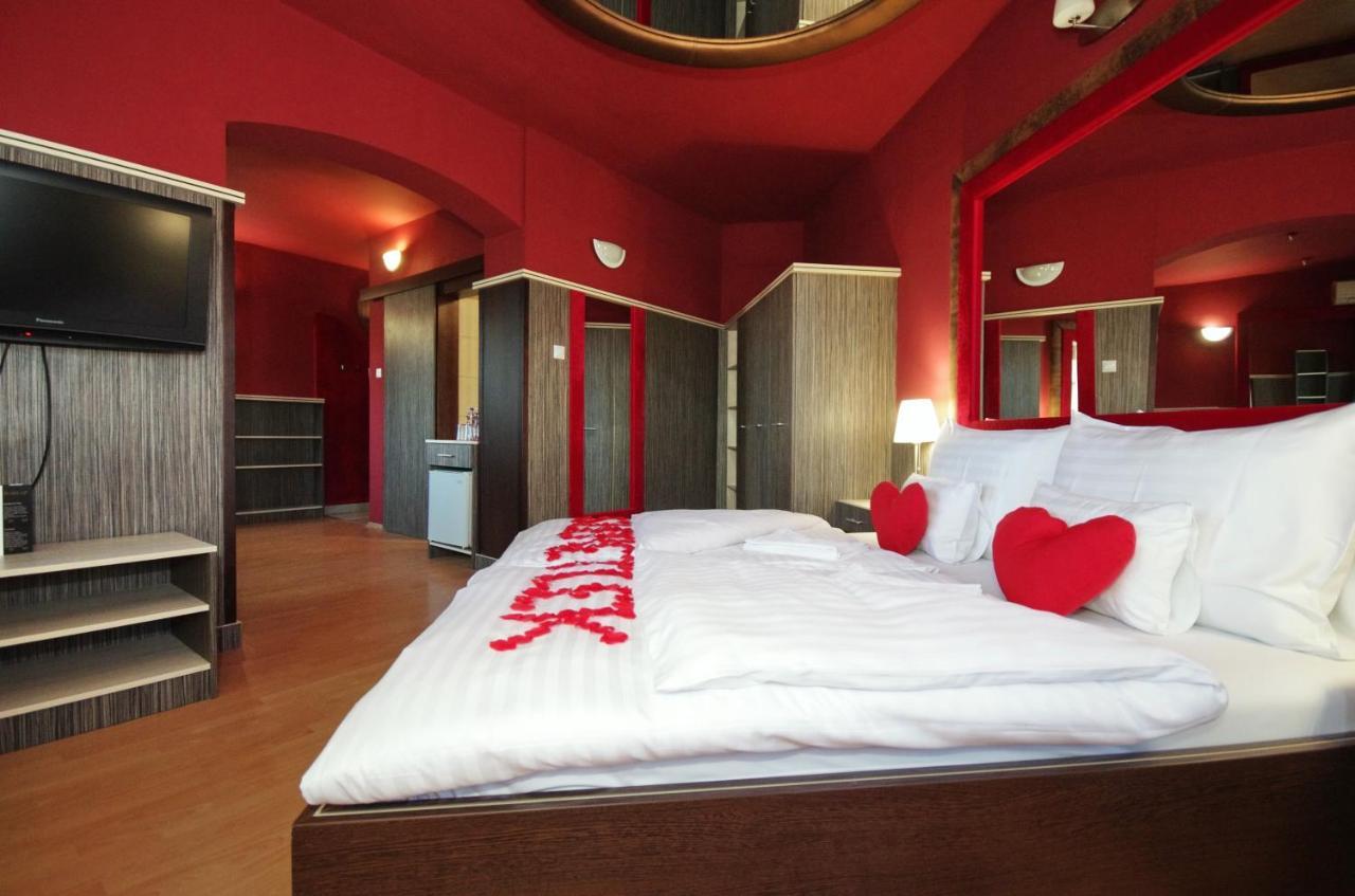 Hotel Corvin Gyula Bagian luar foto