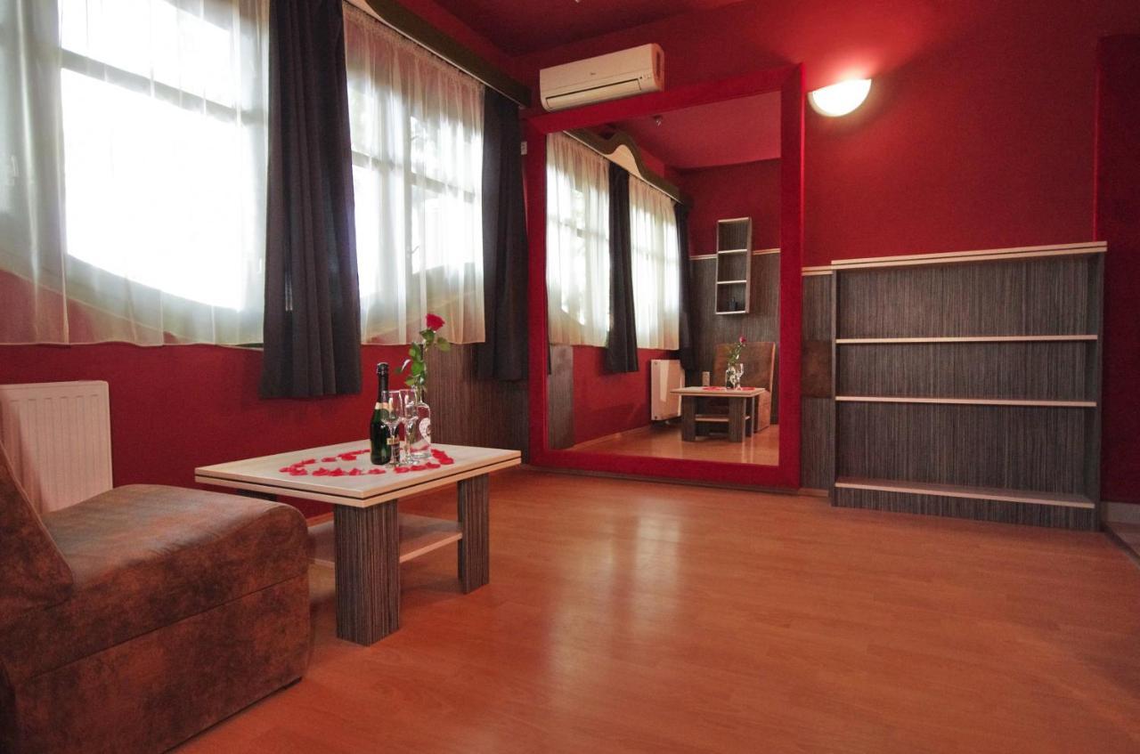 Hotel Corvin Gyula Bagian luar foto