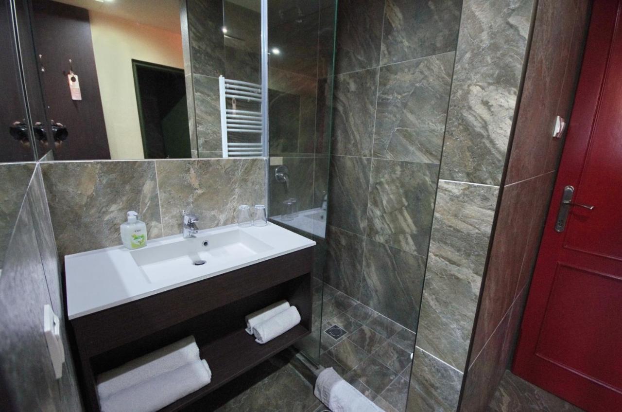 Hotel Corvin Gyula Bagian luar foto