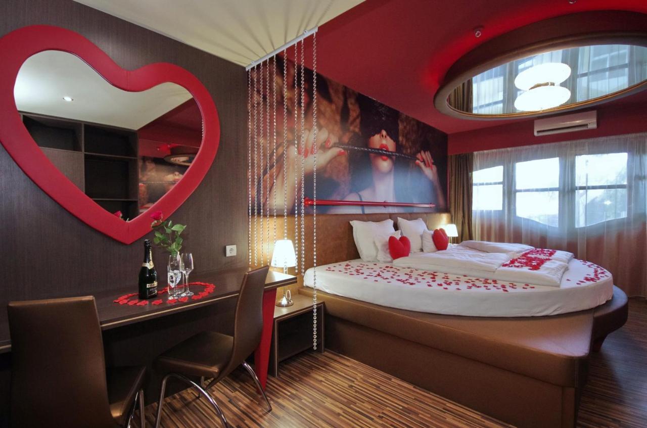Hotel Corvin Gyula Bagian luar foto