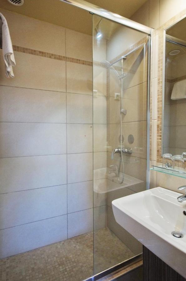 Hotel Corvin Gyula Bagian luar foto