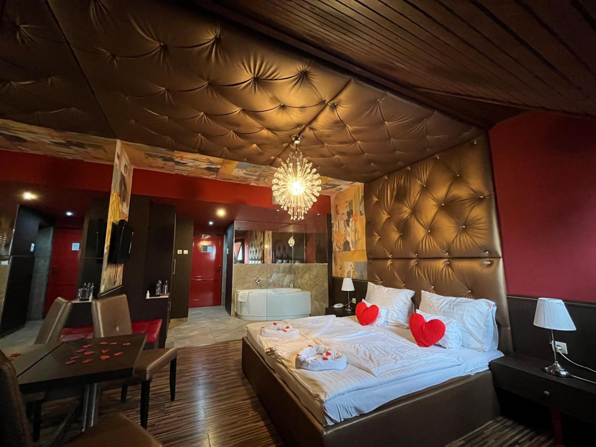 Hotel Corvin Gyula Ruang foto