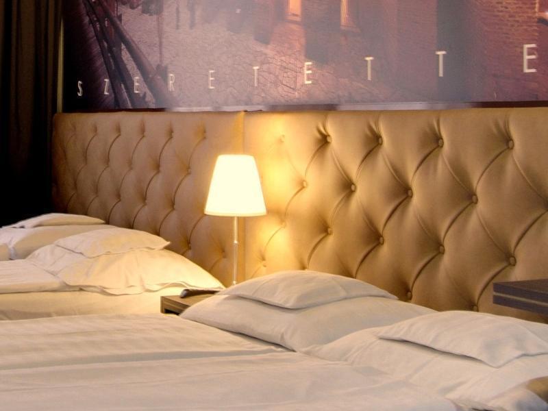 Hotel Corvin Gyula Bagian luar foto